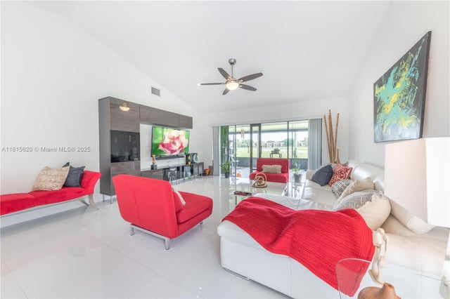 5 of 38 - 16189 Laurel Dr 25, Weston, FL