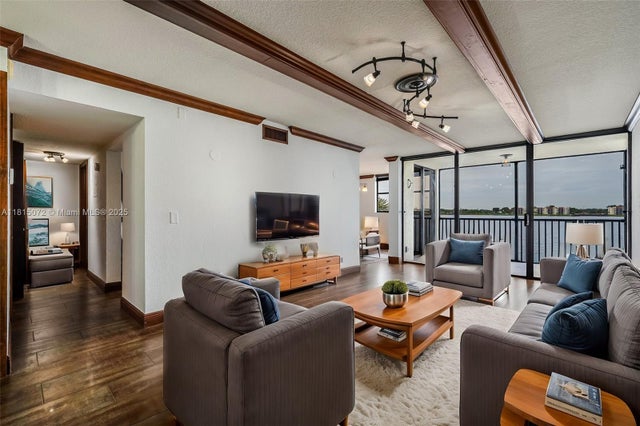 106 Lake Emerald Dr 210, Oakland Park