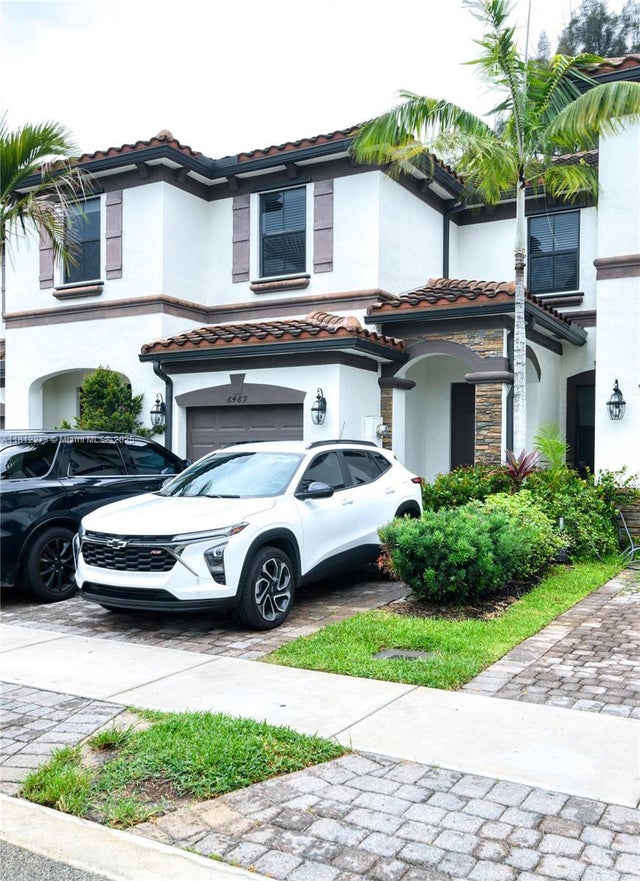 2 of 32 - 6489 N Anise Ct, Davie, FL