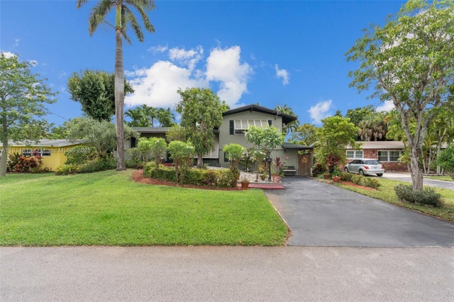 1 of 39 - 2472 Andros Ln, Fort Lauderdale, FL