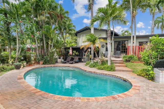 3 of 39 - 2472 Andros Ln, Fort Lauderdale, FL