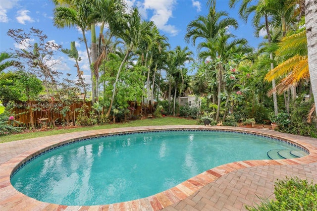 4 of 39 - 2472 Andros Ln, Fort Lauderdale, FL