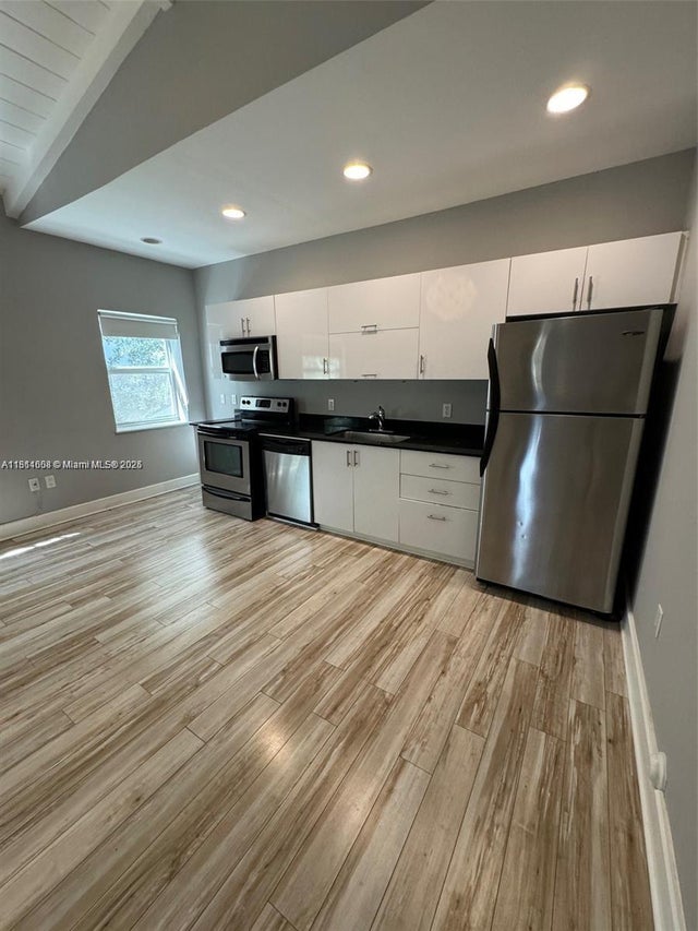 3 of 8 - 7734 Abbott Ave 201, Miami Beach, FL