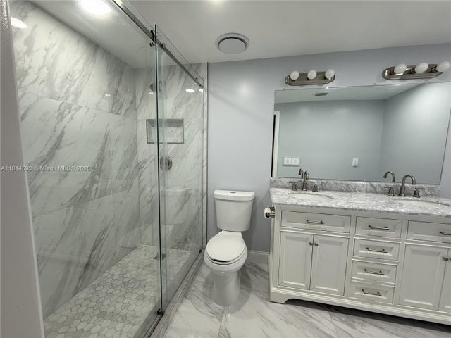 2 of 43 - 5416 Eagle Lake Dr 4, Palm Beach Gardens, FL