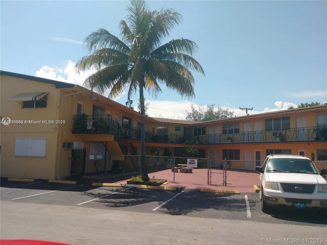 2 of 22 - 17051 Ne 23rd Ave 2e, North Miami Beach, FL