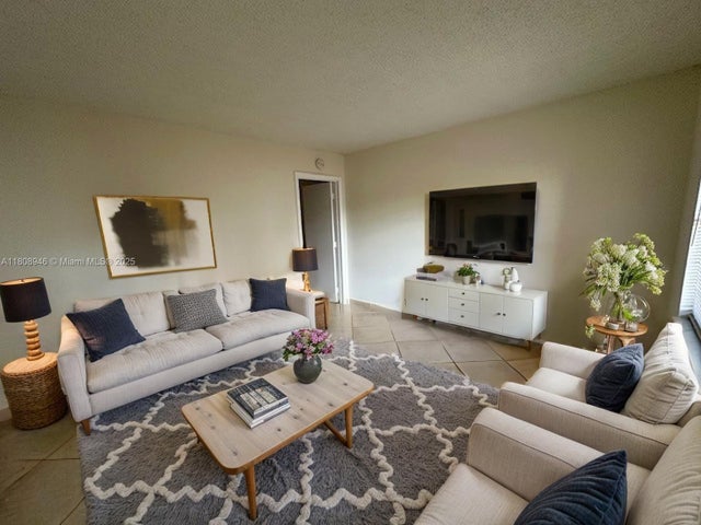 4 of 12 - 1241 Nw 6th St 2, Miami, FL