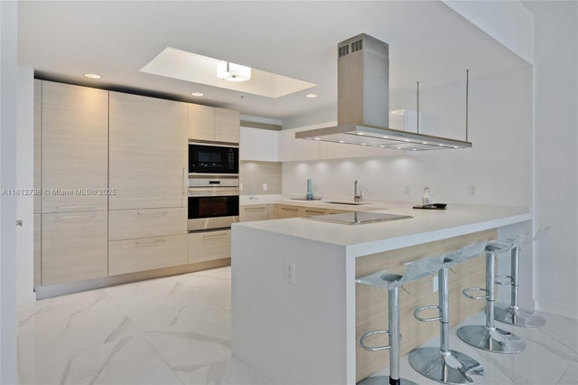2 of 20 - 17301 Biscayne Blvd 605, North Miami Beach, FL