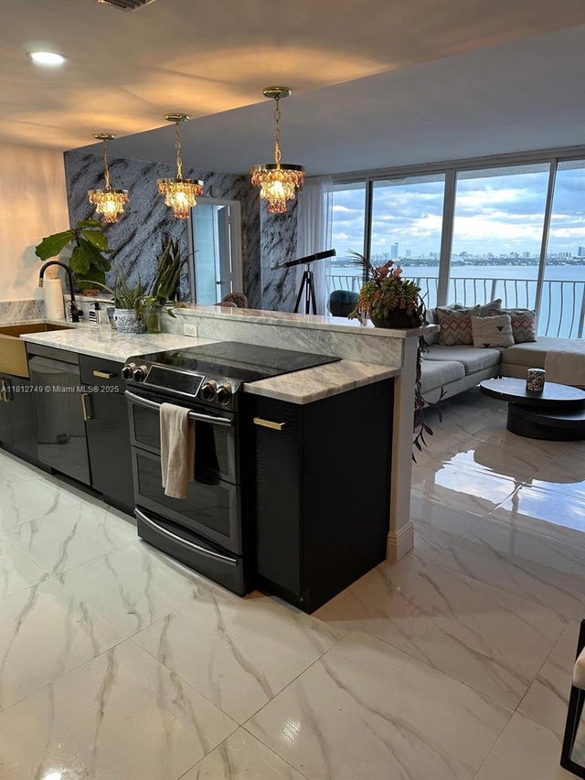 7601 E Treasure Dr 2022, North Bay Village