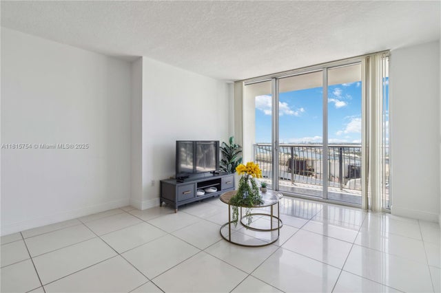 3 of 13 - 1750 N Bayshore Dr 4604, Miami, FL