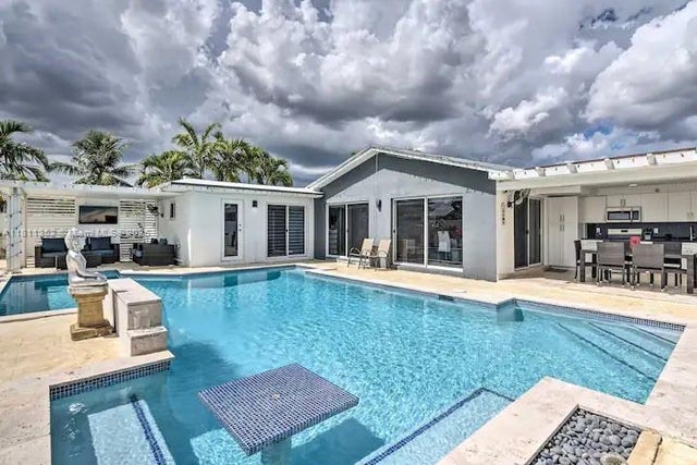 1 of 33 - 8031 W 14th Ct, Hialeah, FL