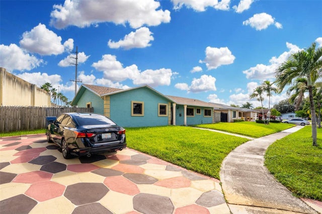 2 of 19 - 722 Nw 170th St, Miami Gardens, FL