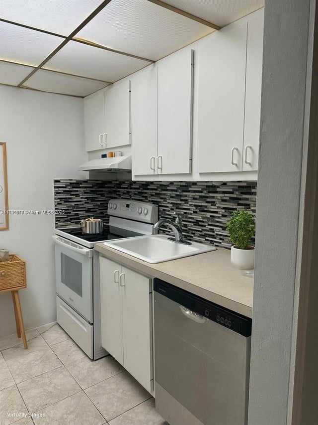 4 of 29 - 2916 Funston St 47a, Hollywood, FL