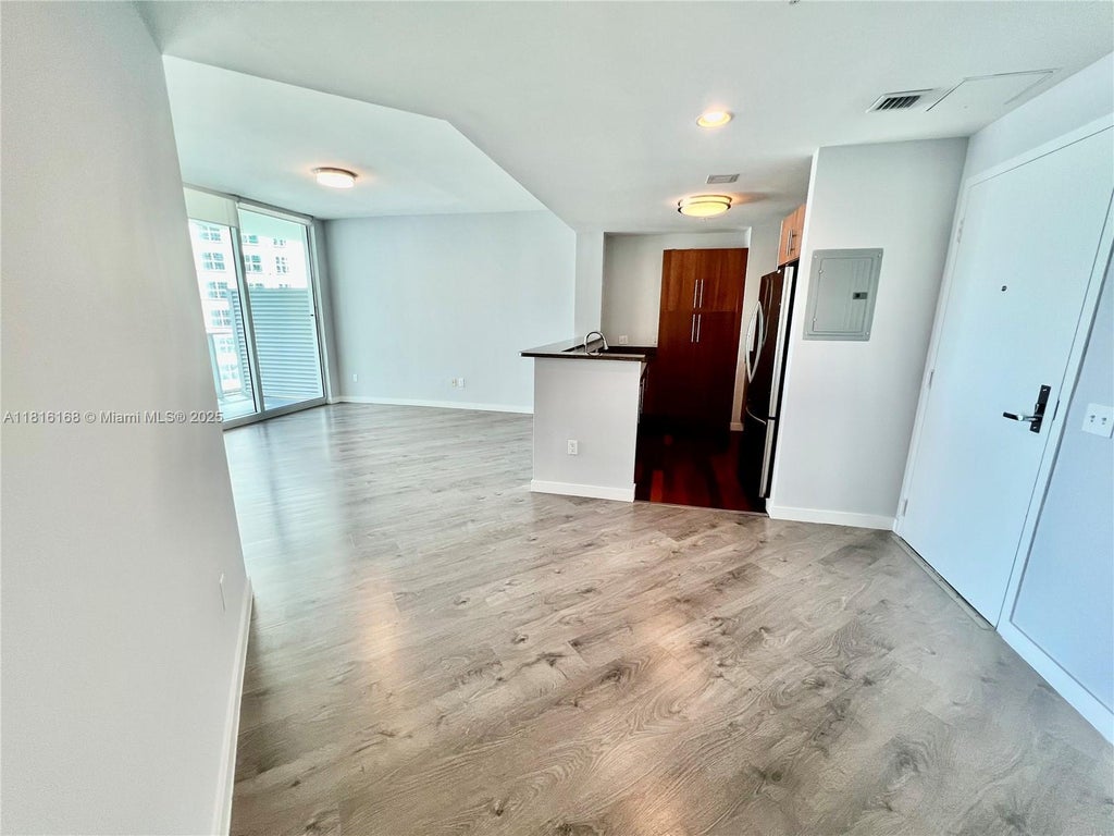 300 S Biscayne Blvd 2705, Miami