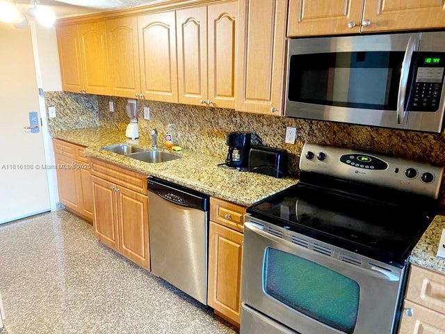 3 of 22 - 19201 Collins Ave 441, Sunny Isles Beach, FL
