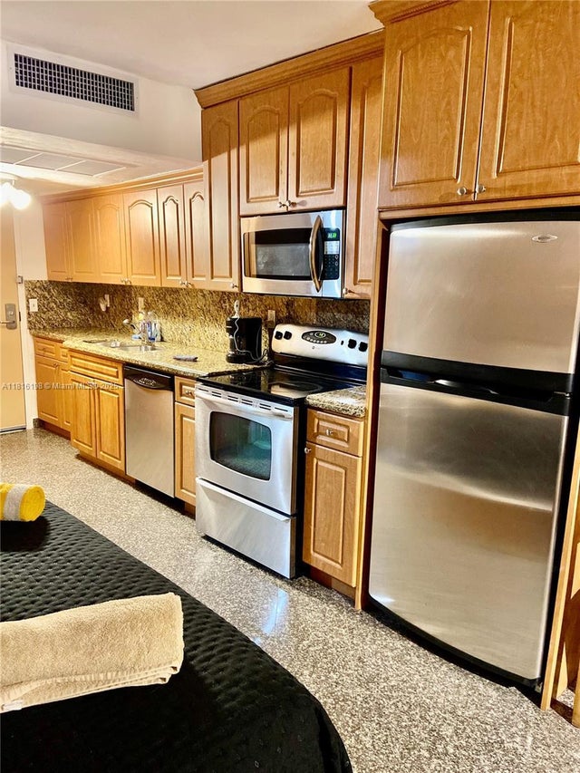 5 of 22 - 19201 Collins Ave 441, Sunny Isles Beach, FL