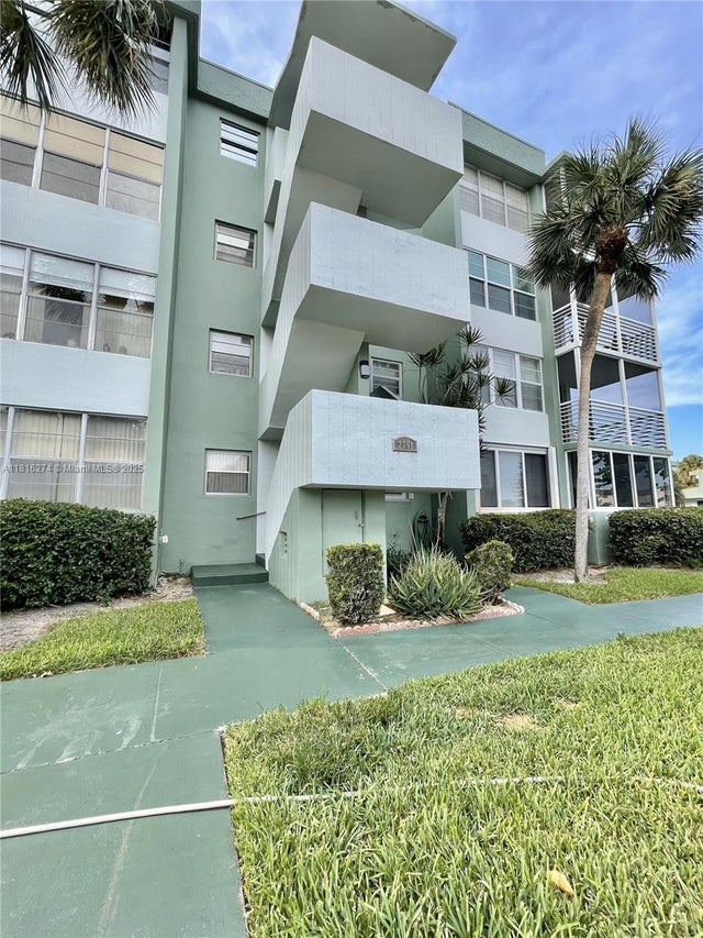 2 of 17 - 2751 Taft St 107, Hollywood, FL