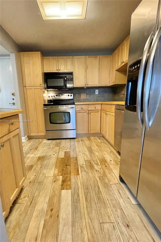 3 of 17 - 2751 Taft St 107, Hollywood, FL