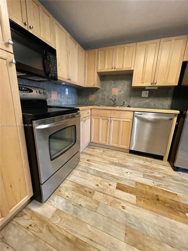 4 of 17 - 2751 Taft St 107, Hollywood, FL