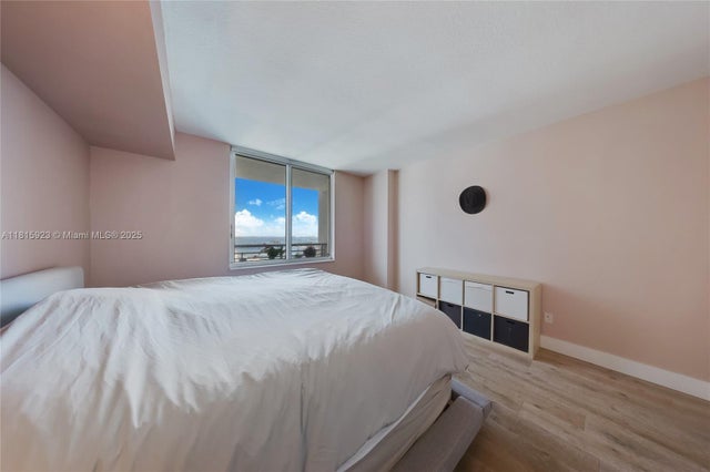 5 of 12 - 335 S Biscayne Blvd 3110, Miami, FL