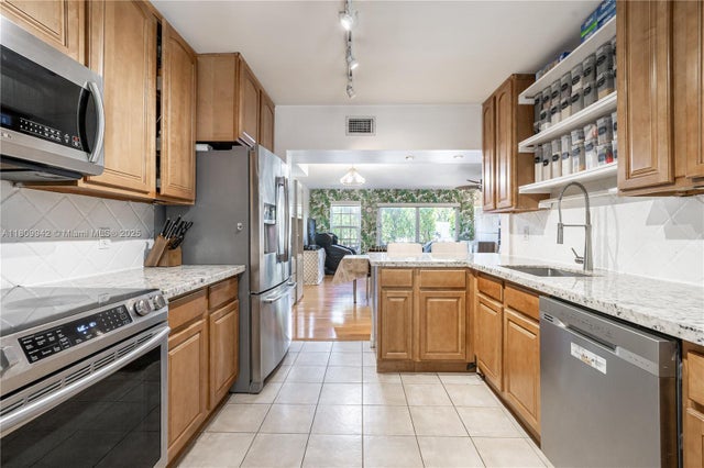 1 of 27 - 680 Tennis Club Dr 110, Fort Lauderdale, FL