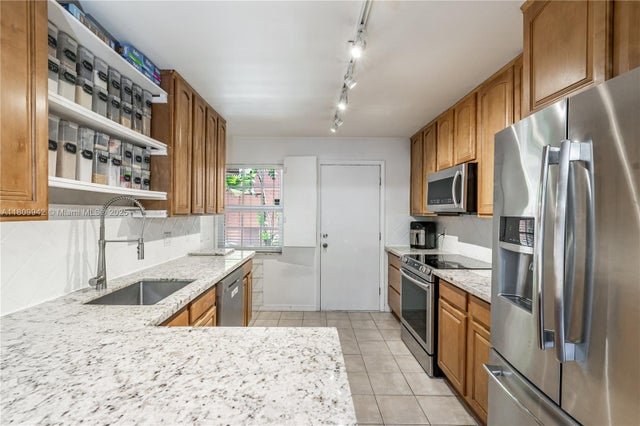 2 of 27 - 680 Tennis Club Dr 110, Fort Lauderdale, FL