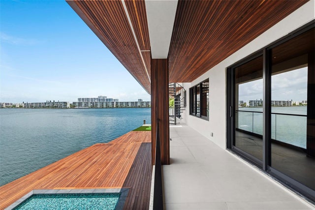 3 of 30 - 3209 Ne 169th St, North Miami Beach, FL