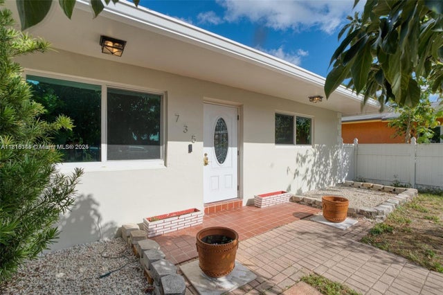 1 of 21 - 735 Ne 38th St, Oakland Park, FL