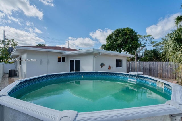 4 of 21 - 735 Ne 38th St, Oakland Park, FL