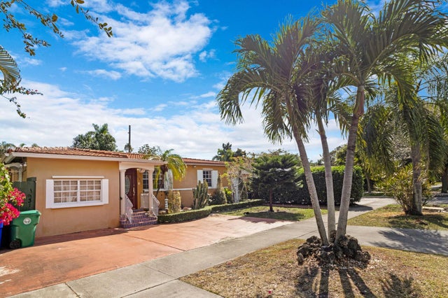 3 of 8 - 1931 Coral Gate Dr, Miami, FL