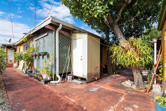 4 of 8 - 1931 Coral Gate Dr, Miami, FL