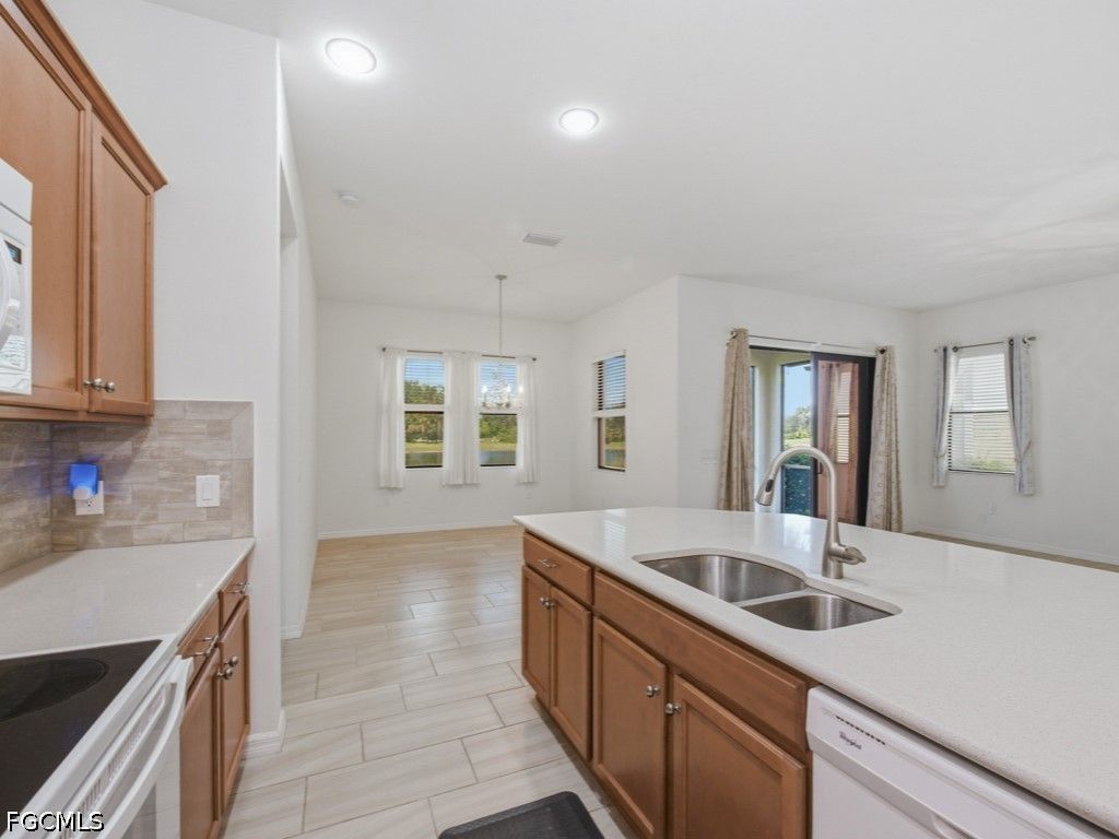 10646 Essex Square Blvd, Fort Myers