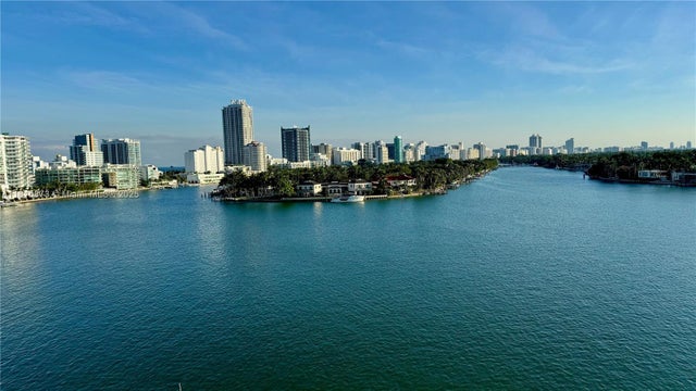 4 of 70 - 900 Bay Dr 727-725, Miami Beach, FL