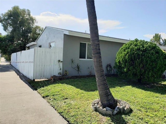 2 of 6 - 804 N 20th Ct, Hollywood, FL