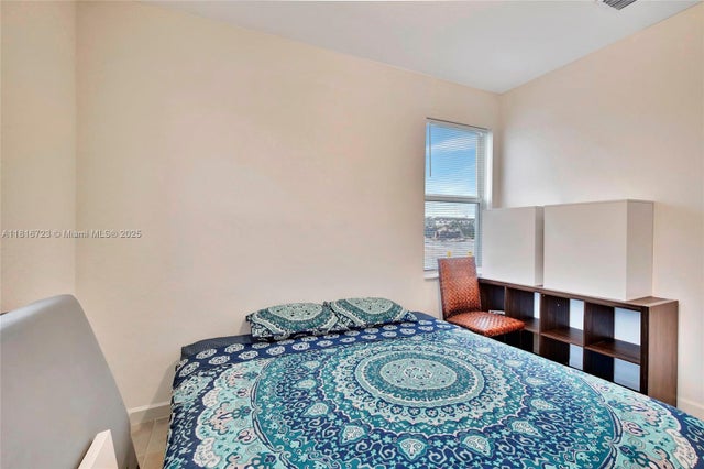 4 of 40 - 12210 Nw 24th Pl, Miami, FL