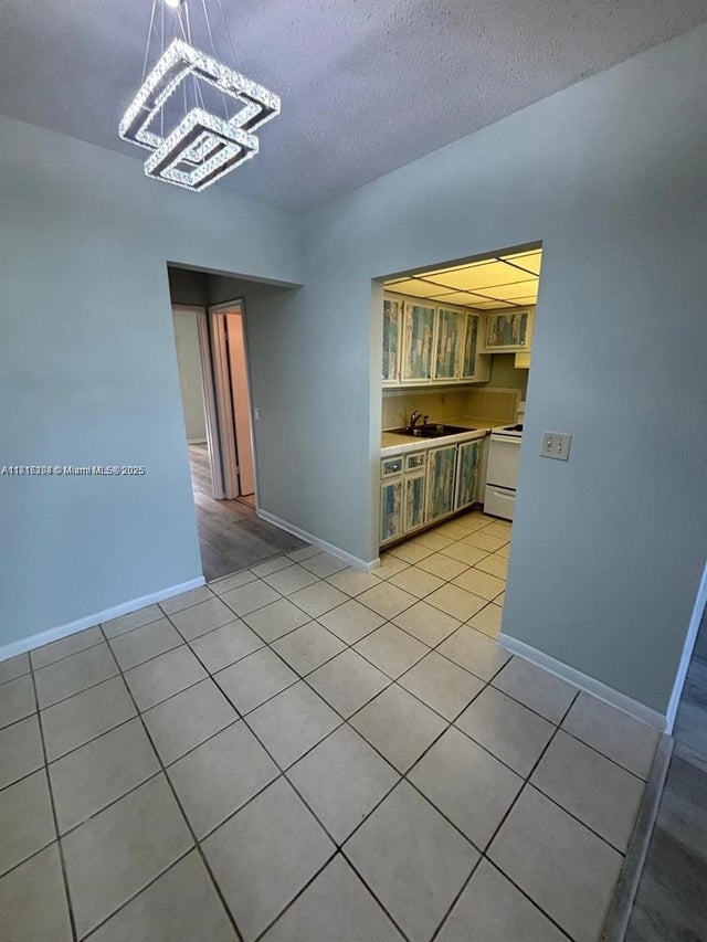 5 of 11 - 119 Salisbury E, West Palm Beach, FL