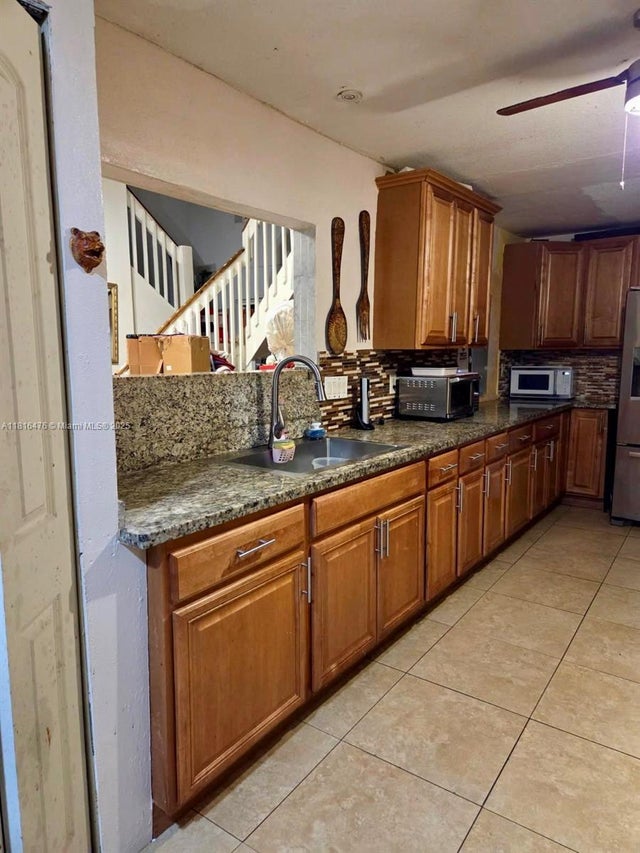 5 of 13 - 4441 Nw 36th Ct, Lauderdale Lakes, FL