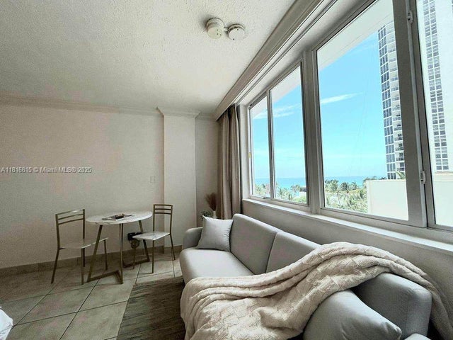 4 of 14 - 19201 Collins Ave 303, Sunny Isles Beach, FL
