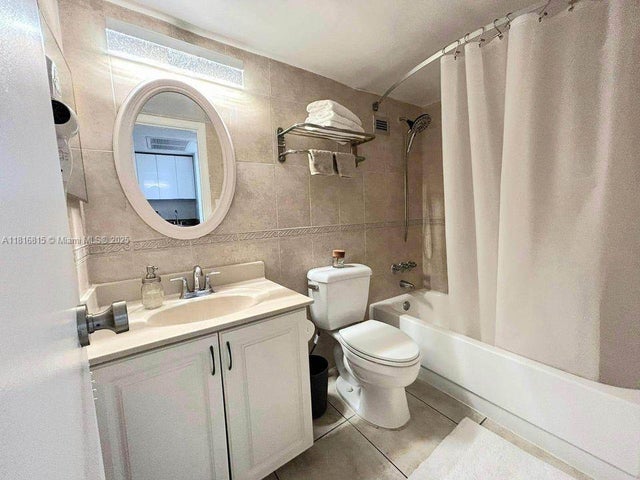 5 of 14 - 19201 Collins Ave 303, Sunny Isles Beach, FL