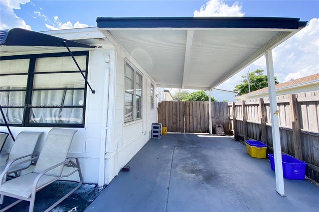4 of 24 - 1109 S M St, Lake Worth, FL