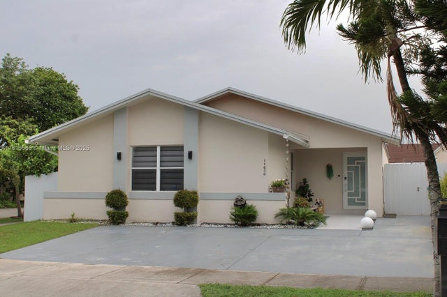 1 of 34 - 11830 Sw 208th Ter, Miami, FL