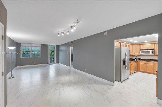 4 of 32 - 90 Edgewater Dr 305, Coral Gables, FL
