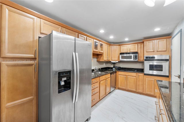 5 of 32 - 90 Edgewater Dr 305, Coral Gables, FL