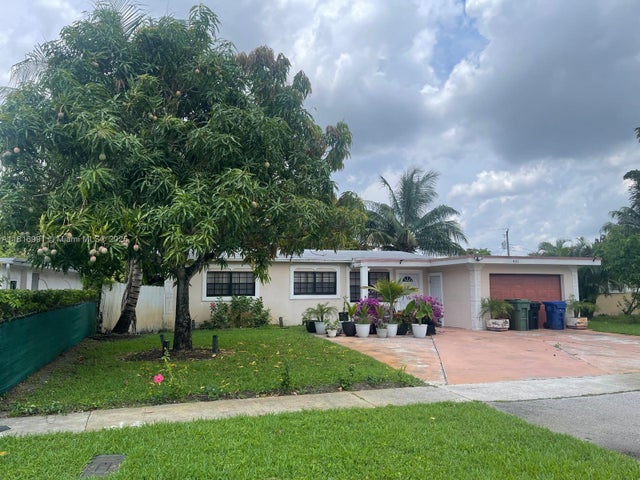 1 of 15 - 451 E Dayton Cir, Fort Lauderdale, FL