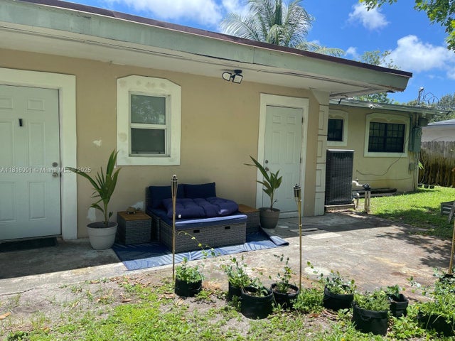 4 of 15 - 451 E Dayton Cir, Fort Lauderdale, FL