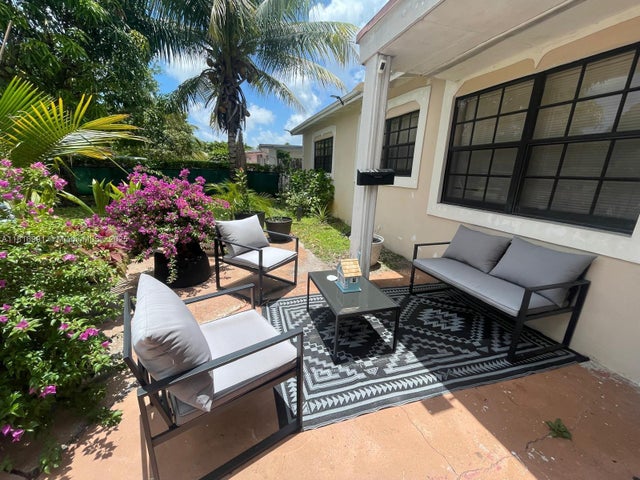 5 of 15 - 451 E Dayton Cir, Fort Lauderdale, FL