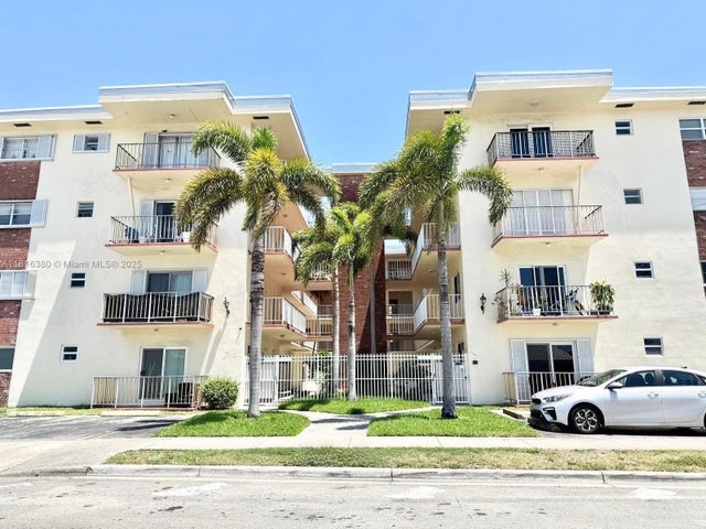 1 of 16 - 1747 Rodman St 203, Hollywood, FL