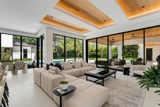 4 of 77 - 6730 Sw 115th St, Pinecrest, FL