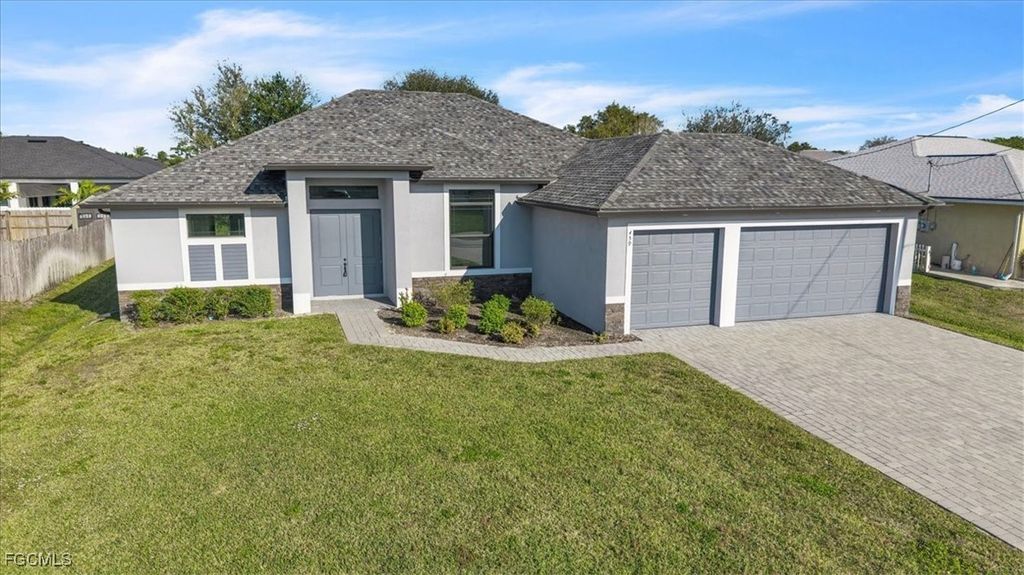 459 Ne 2nd Pl, Cape Coral