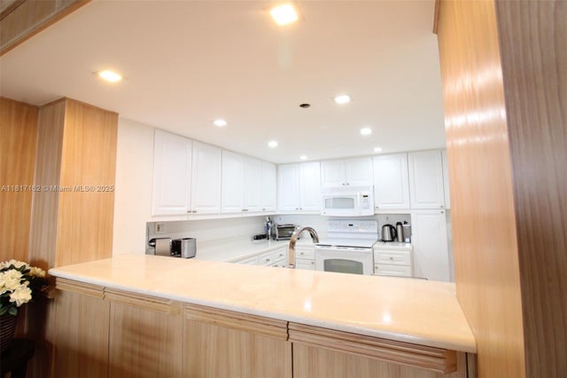 5 of 26 - 151 Crandon Blvd 702, Key Biscayne, FL