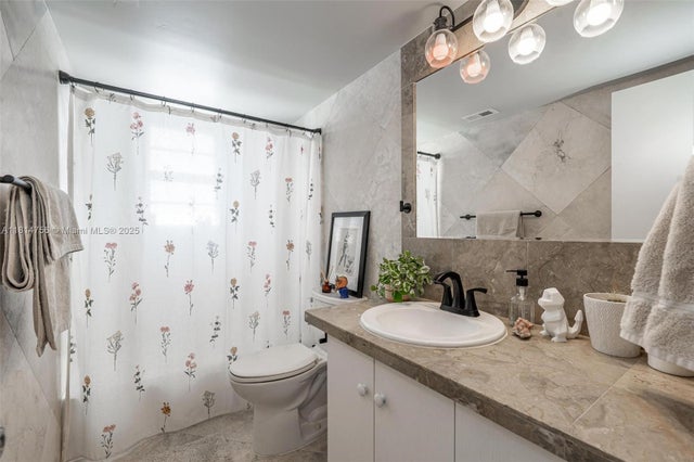 4 of 24 - 1811 Jefferson St 710, Hollywood, FL